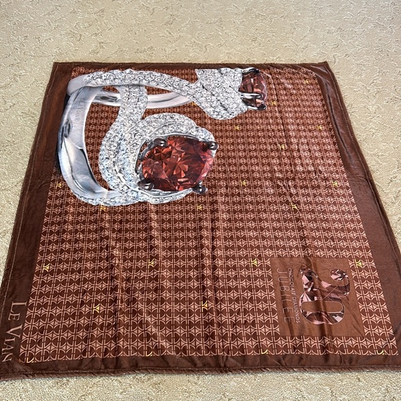 Levian Throw - Picture 2 of 6